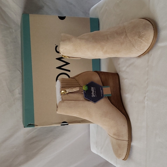 NEW Toms Suede Bootie